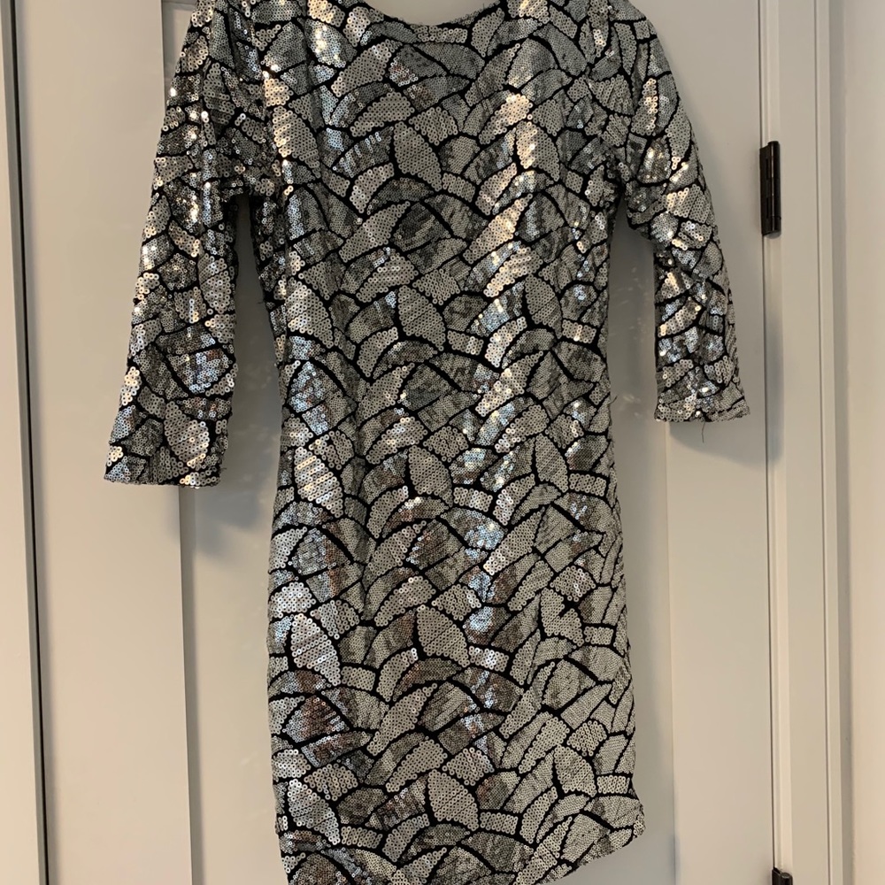 Silver Sequin dress with sleeves L